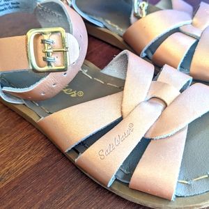 ROSE gold saltwater sandals toddler size 10, genuine leather great condition!